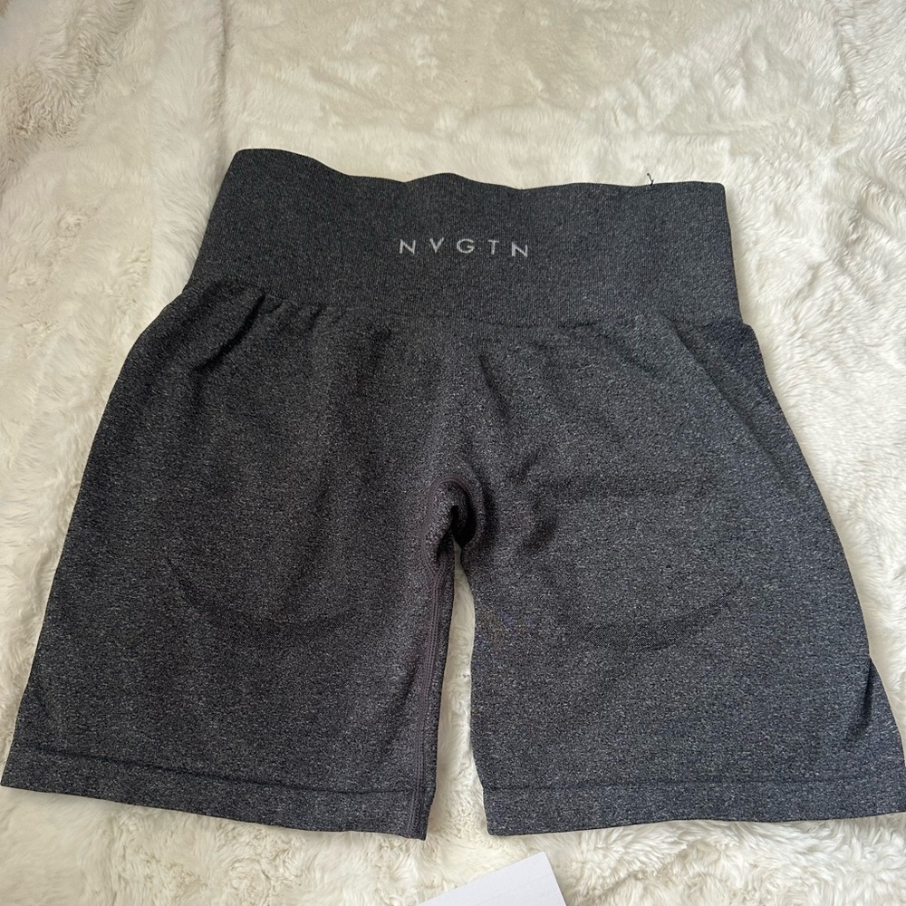 Black speckled contour seamless nvgtn shorts small